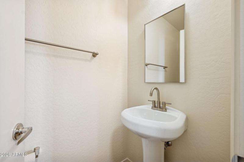 11-web-or-mls-4034-e-chambers-st