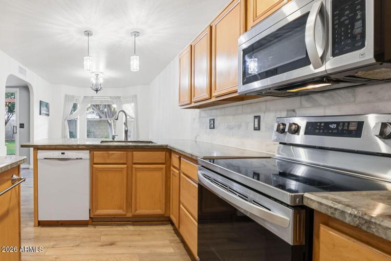 22-web-or-mls-7505 W Kristal Way Glendal