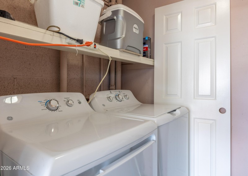 SEPARATE LAUNDRY ROOM