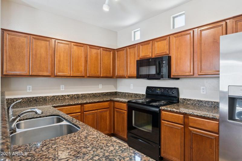 12-web-or-mls-3660-e-hyatt-ln