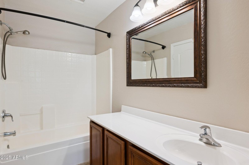 22-web-or-mls-3660-e-hyatt-ln