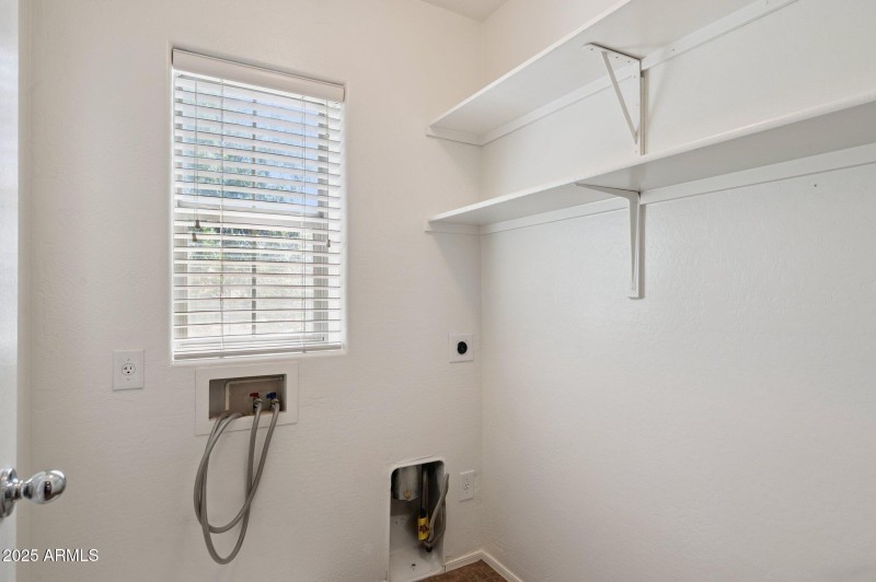 28-web-or-mls-3660-e-hyatt-ln