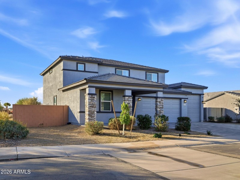 Corner View | Modern Exterior