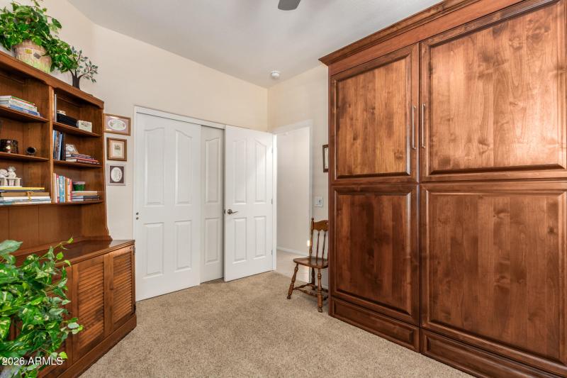 31 Guest Bedroom w/Murphy Bed