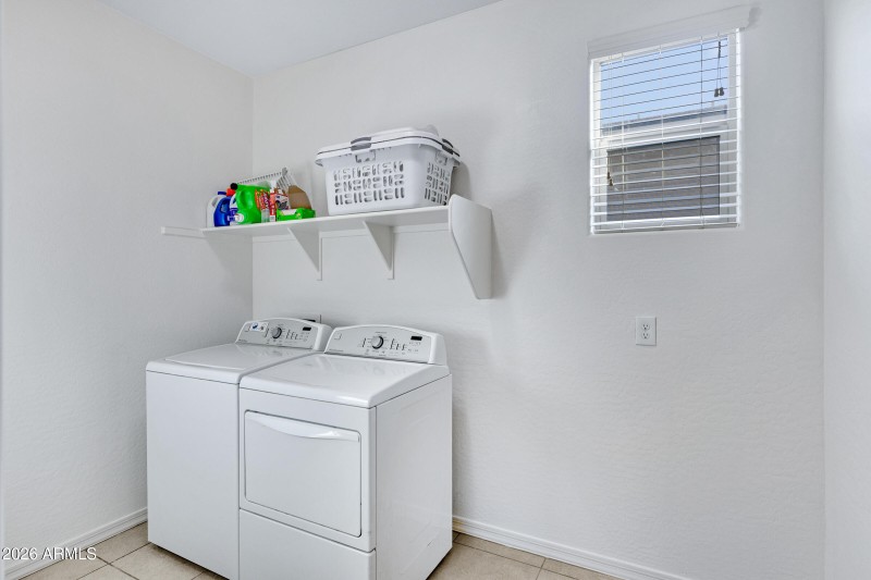 123 W Winterberry Ave-31