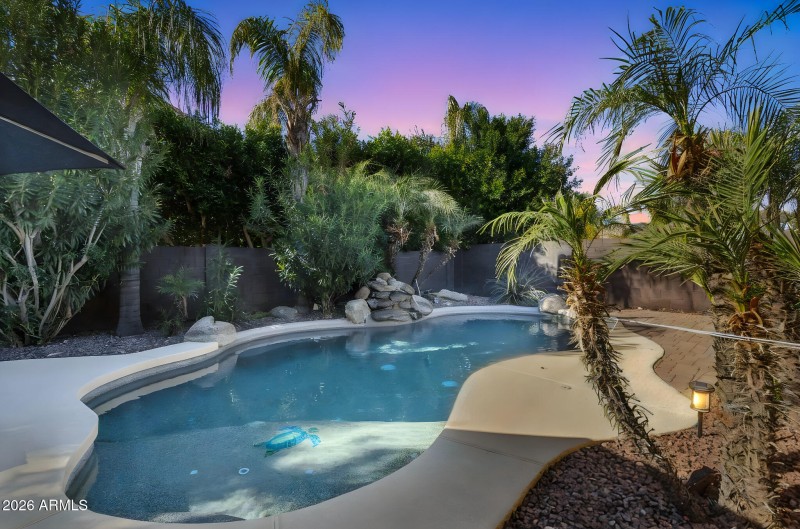 53-web-or-mls-Qp-4427 day to dusk