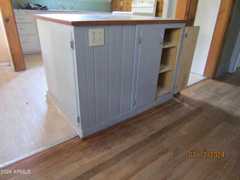 kitchen island storage thingy