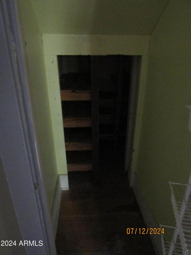 storage for food that likes the dark