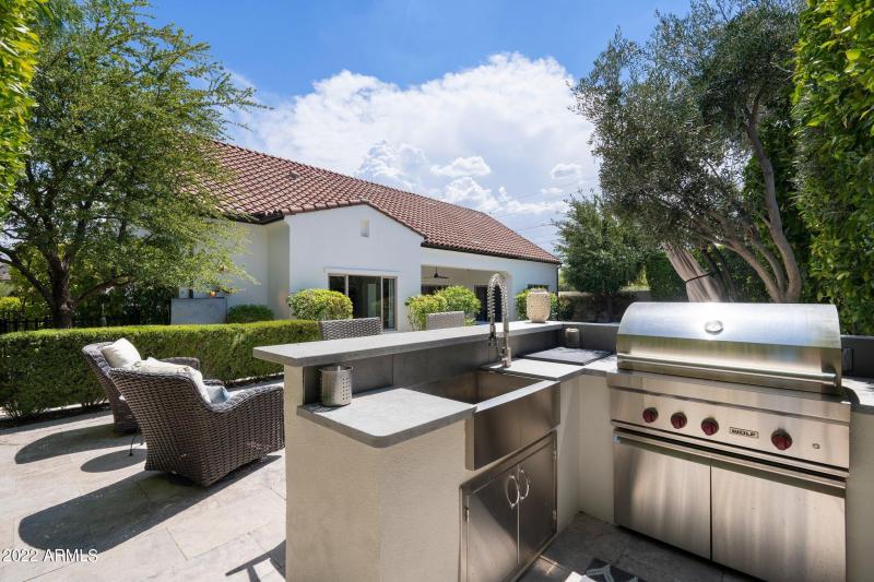 Outdoor Kitchen