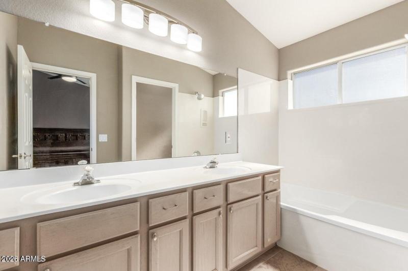 Master Bathroom, Dual Sinks, tub shower