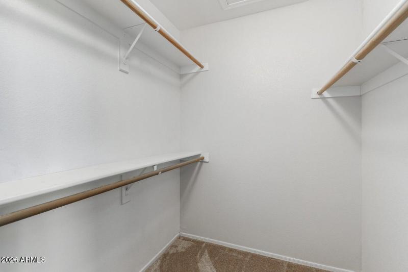 Master Bedroo Walkin In Closet