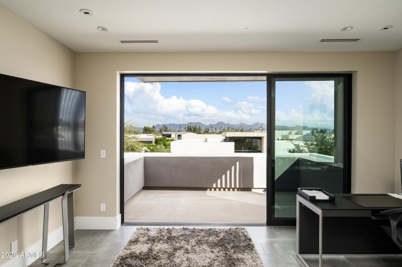 Upper Level mountain views and deck