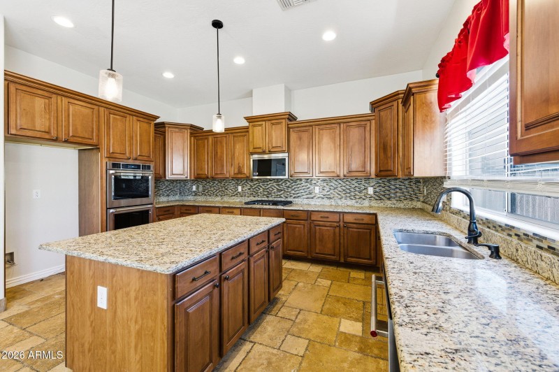 30-web-or-mls-44572 Granite Dr-30