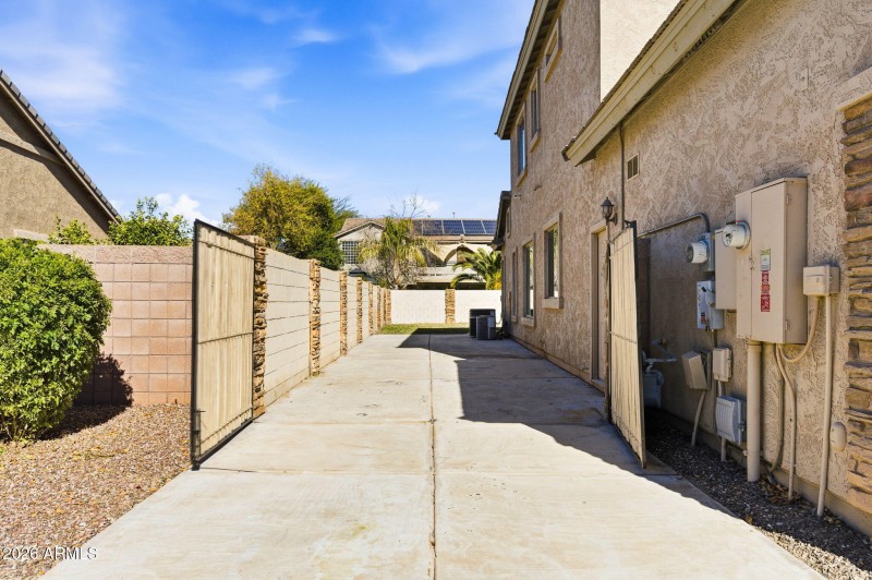 38-web-or-mls-44572 Granite Dr-38