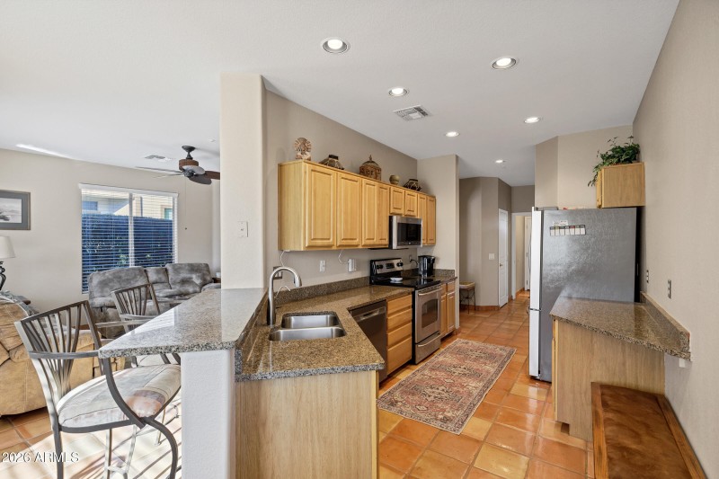 Spacious kitchen w/ breakfast bar