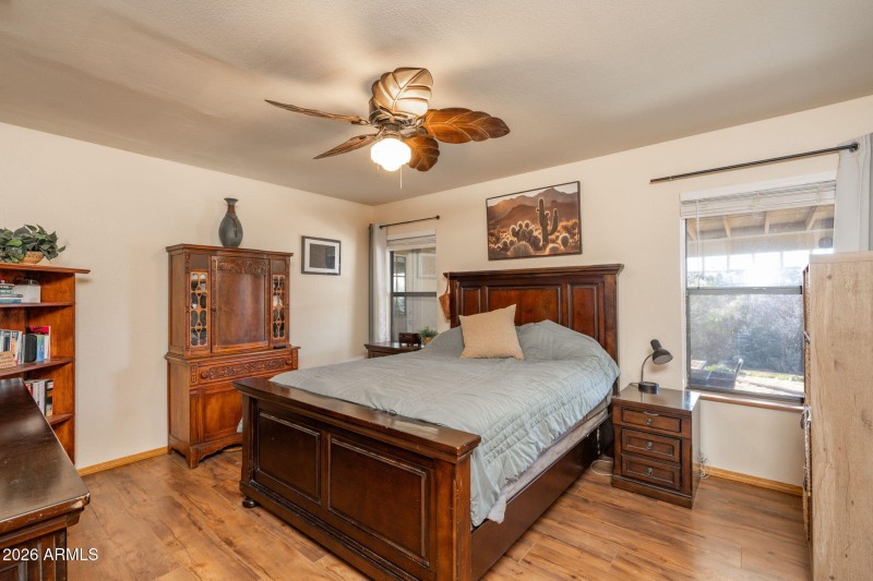 12-web-or-mls-1539-e-arrowhead-ln