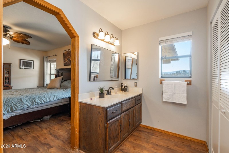 15-web-or-mls-1539-e-arrowhead-ln