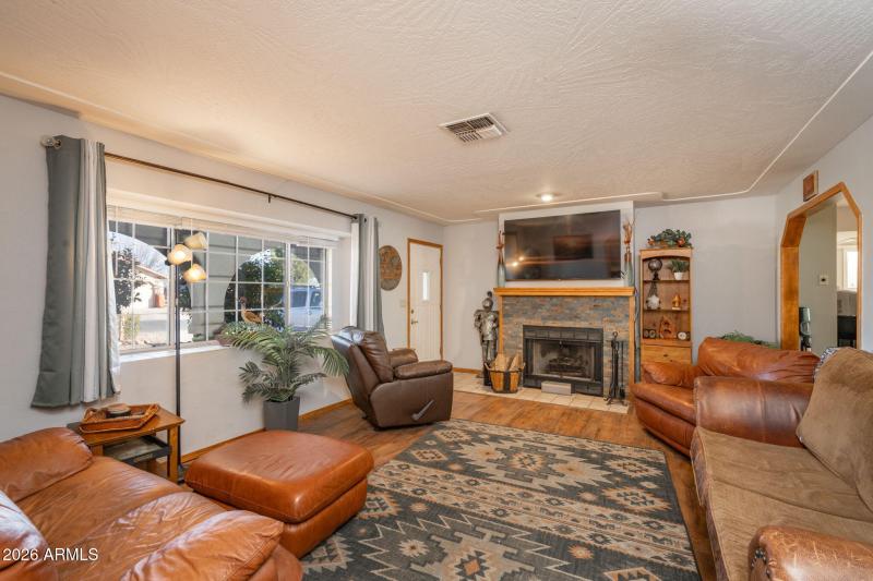 19-web-or-mls-1539-e-arrowhead-ln