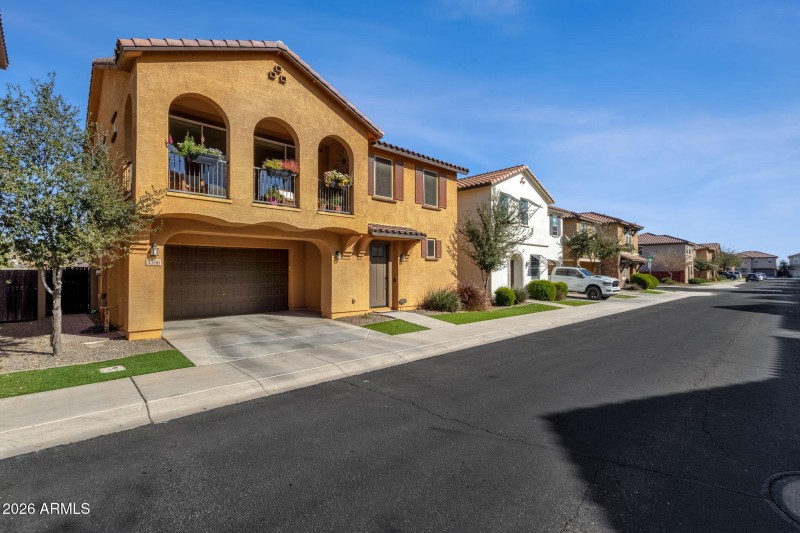 1-web-or-mls-4306-e-erie-st