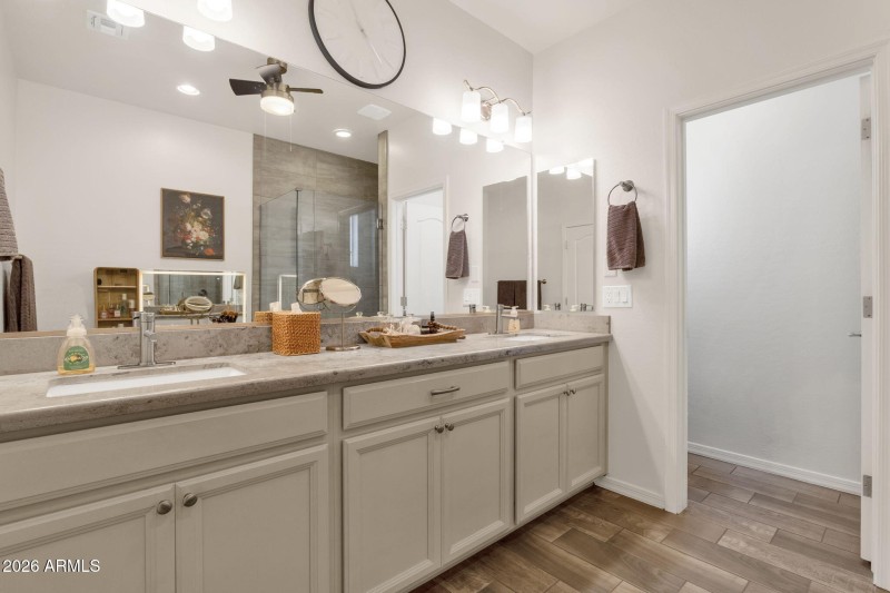 11-web-or-mls-4306-e-erie-st