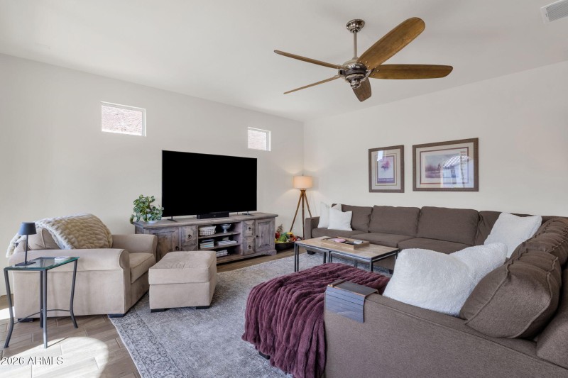 23-web-or-mls-4306-e-erie-st