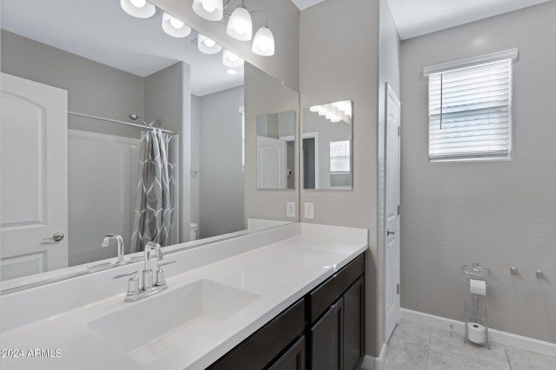 2310 N Comiskey Dr-9