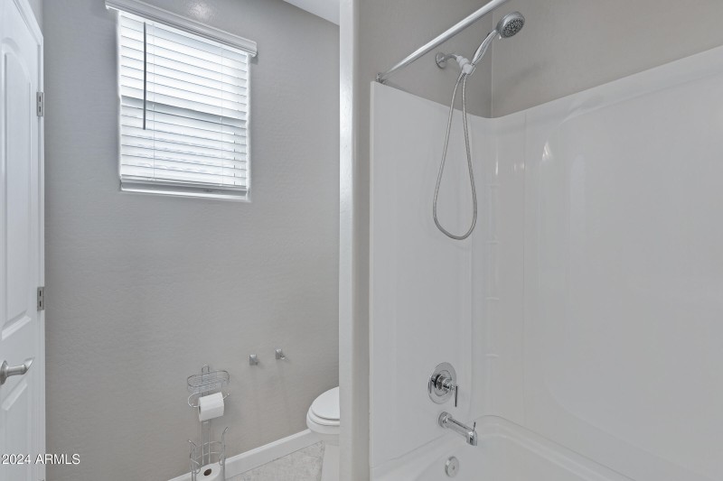 2310 N Comiskey Dr-10