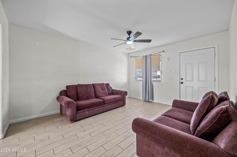 3007 N 81st Ave, Phoenix, AZ 85033-4