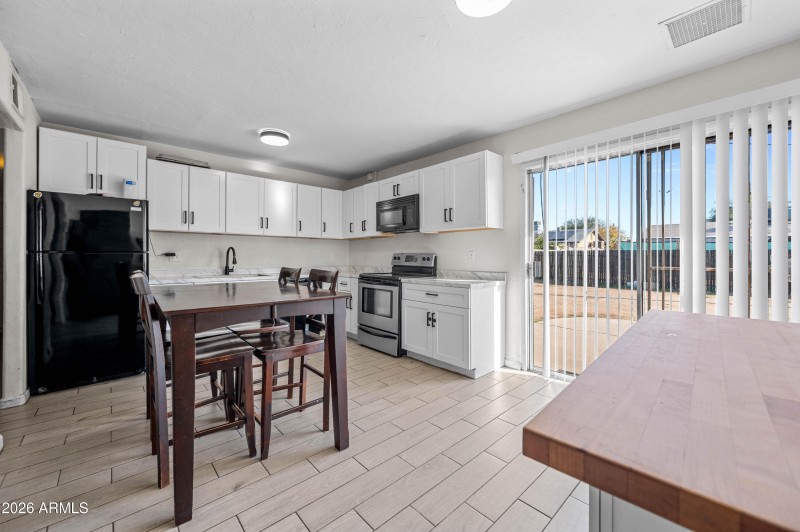 3007 N 81st Ave, Phoenix, AZ 85033-7