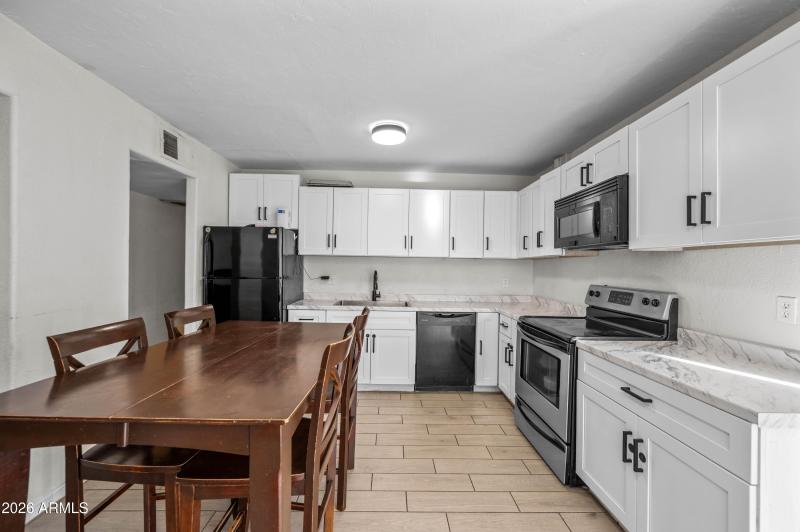 3007 N 81st Ave, Phoenix, AZ 85033-9