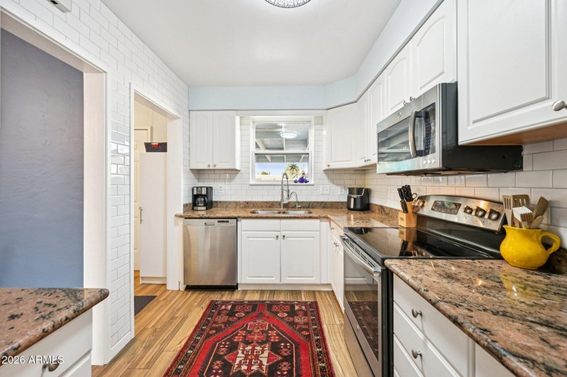 18-web-or-mls-W Clarendon Ave-S2901-018