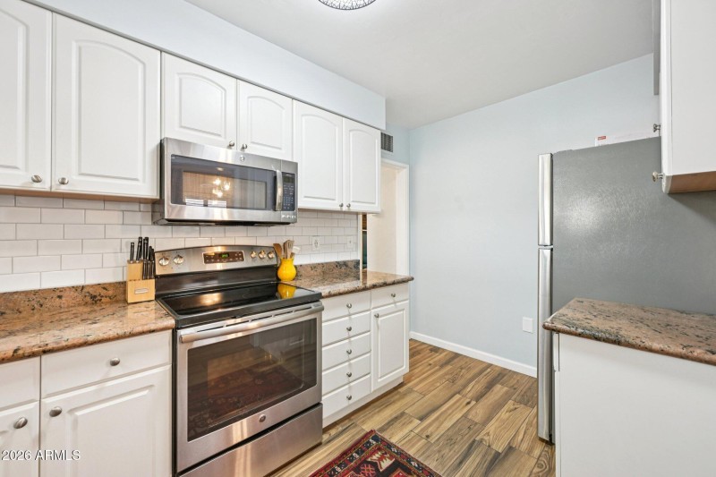 20-web-or-mls-W Clarendon Ave-S2901-020