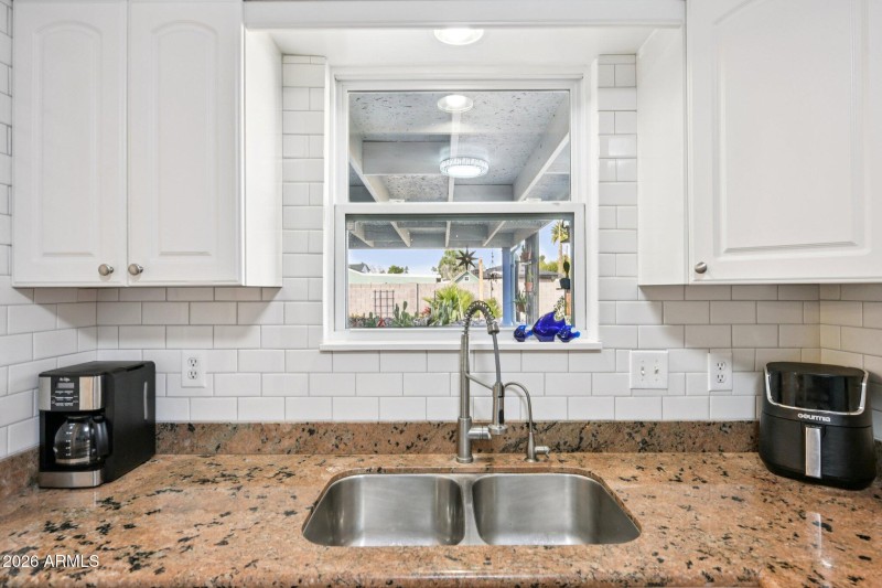 21-web-or-mls-W Clarendon Ave-S2901-021