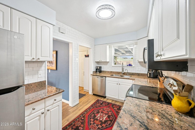 22-web-or-mls-W Clarendon Ave-S2901-022