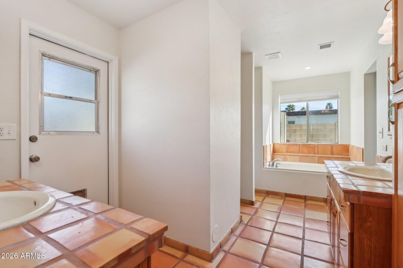 36-web-or-mls-E Evans Dr-S2901-036