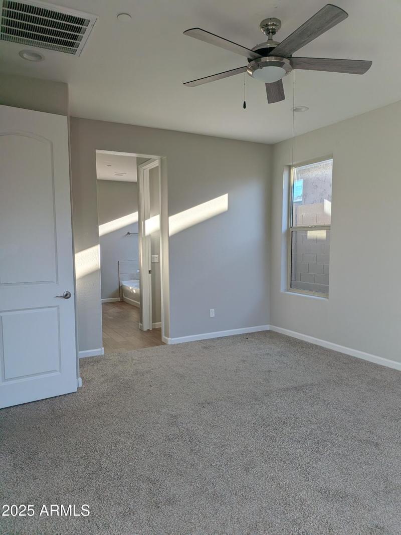 PXL_20251211_220739653