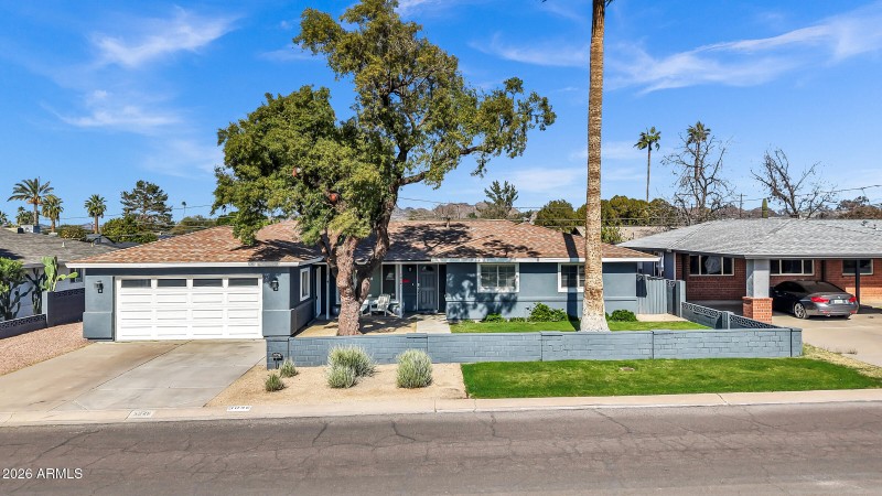 3046 E Glenrosa Ave-47