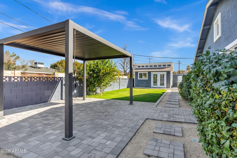 3046 E Glenrosa Ave-36