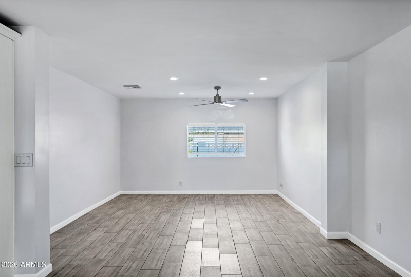 3046 E Glenrosa Ave-15