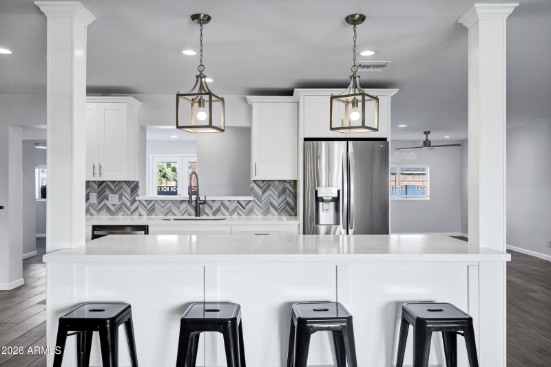 3046 E Glenrosa Ave-11