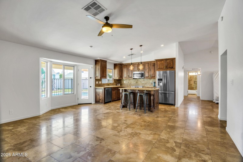 10645 E Mercer Ln-11