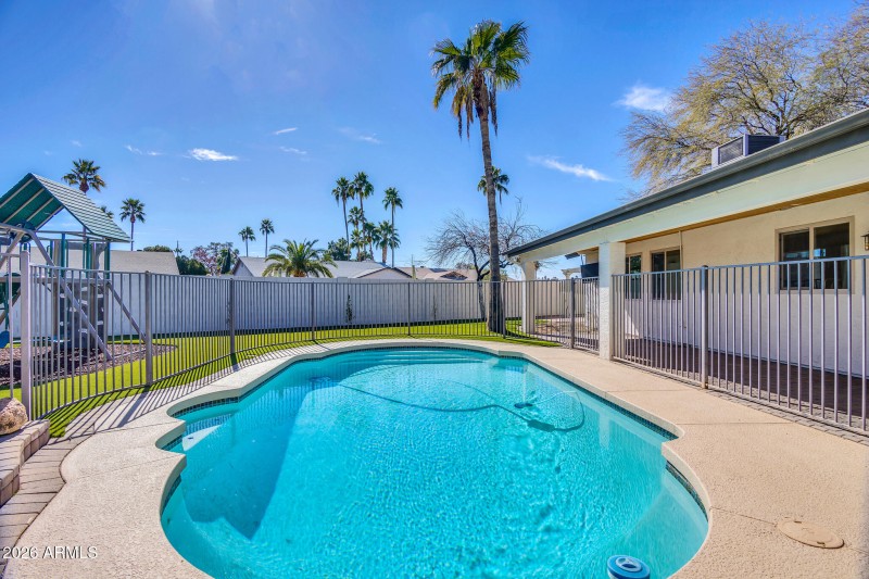 10645 E Mercer Ln-32