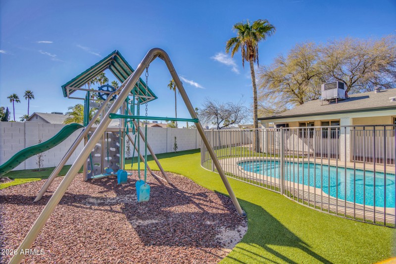 10645 E Mercer Ln-34