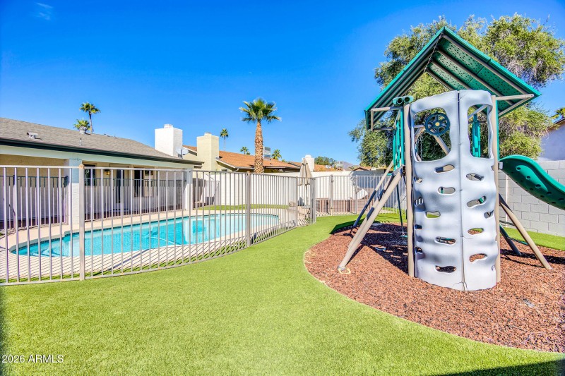 10645 E Mercer Ln-36