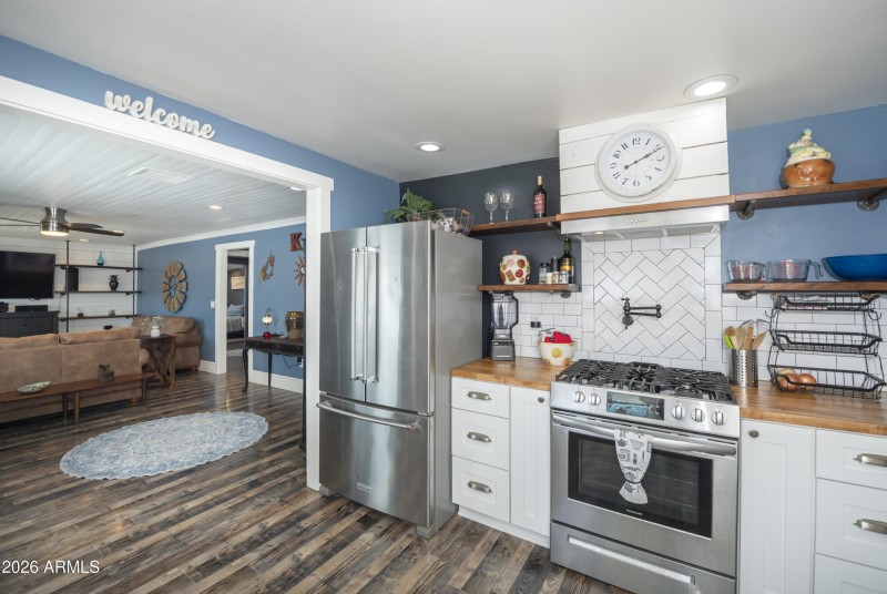 Pot filler & Gas stove