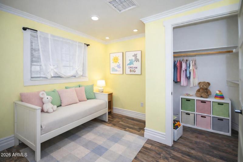 Guest room virtually staged