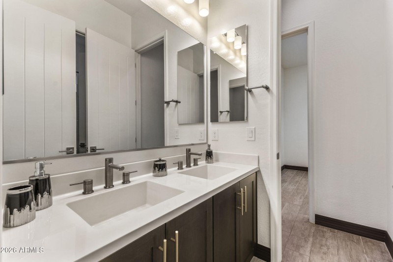 Large Jack and Jill Full Bathroom