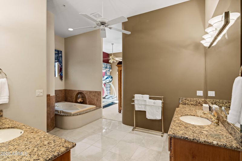 JL_15ScenicPl-interiors-PrimarySuite-05