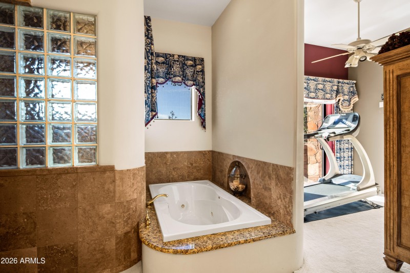 JL_15ScenicPl-interiors-PrimarySuite-06