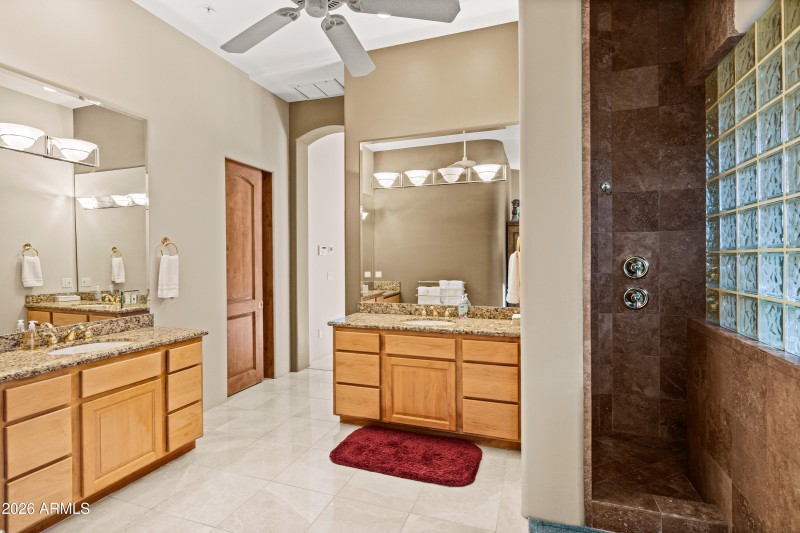 JL_15ScenicPl-interiors-PrimarySuite-07